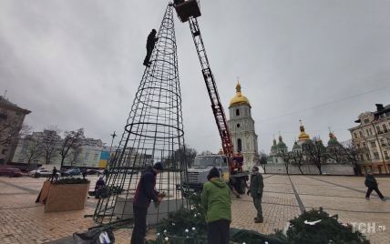 В Києві демонтують головну новорічну ялинку країни