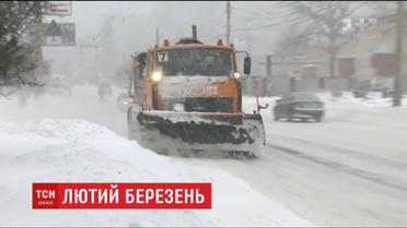Україна потерпає від найбільшого снігопаду у сезоні