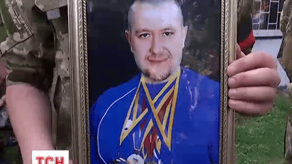 На военном кладбище в Киеве прощались с Темуром Юлдашевым