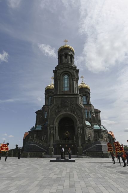 "Ворота в ад": под Москвой открыли скандальный "храм войны", где должны были быть мозаики с Путиным и Сталиным