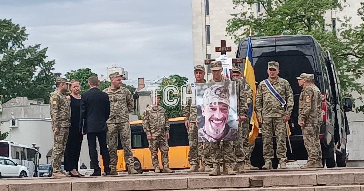Церемонія прощання з Максимом Неліпою