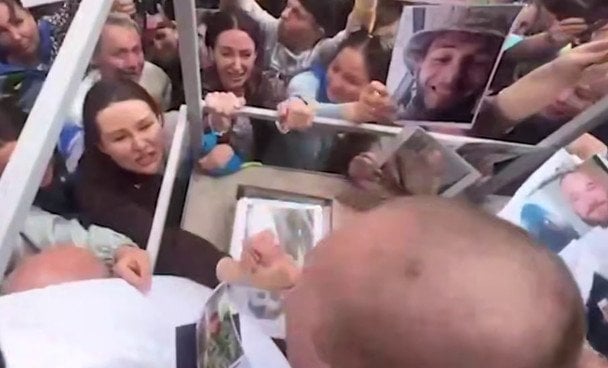 Украинский воин во время обмена пленными сделал предложение своей возлюбленной: щемящая история
