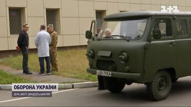 Вийшов всюдихід для фронту: водій Інституту раку "почаклував" над списаною "швидкою"
