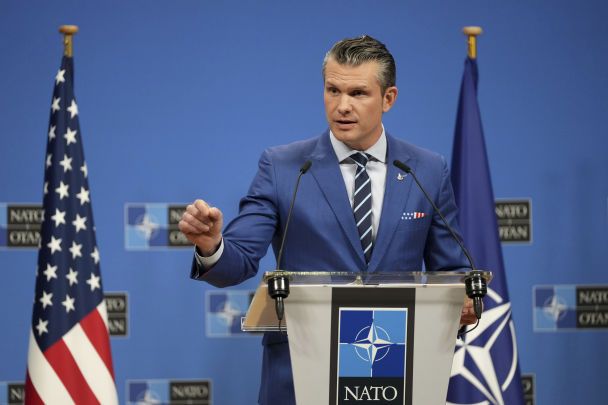 Министр обороны США сокращает командование армии: в чем причина