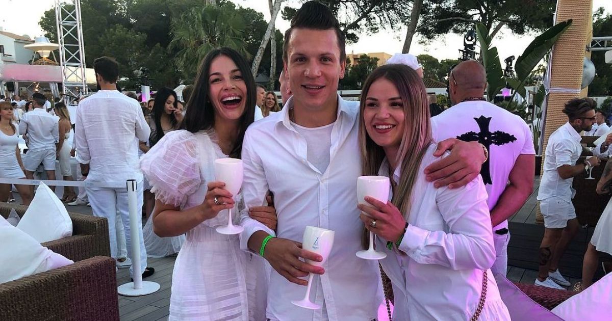 Total white. Коноплянка засветился на “белой" вечеринке на Майорке