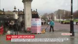 Немецкая компания подарила королеве Великобритании полторы тысячи рулонов туалетной бумаги