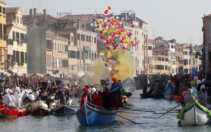 Безперервне свято: у Венеції розпочався щорічний карнавал