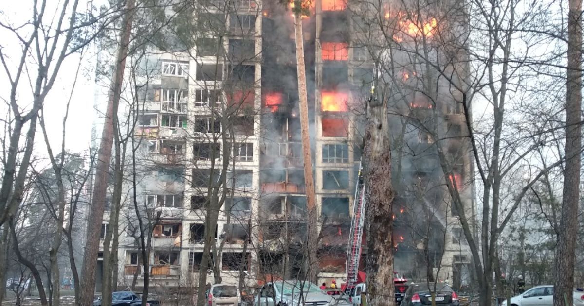 Київ. Будинок на вулиці Чорнобильській одразу після вибуху ракети