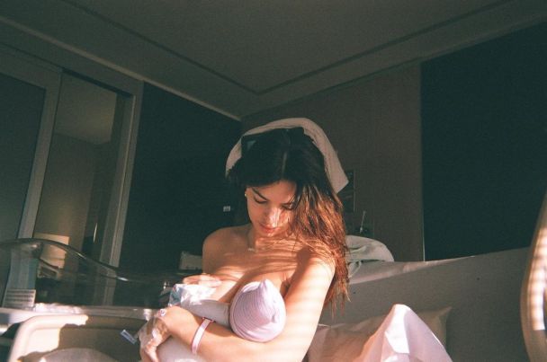  / © instagram.com/emrata
