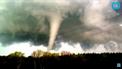 У Мережі з'явилося відео руйнівного торнадо в США