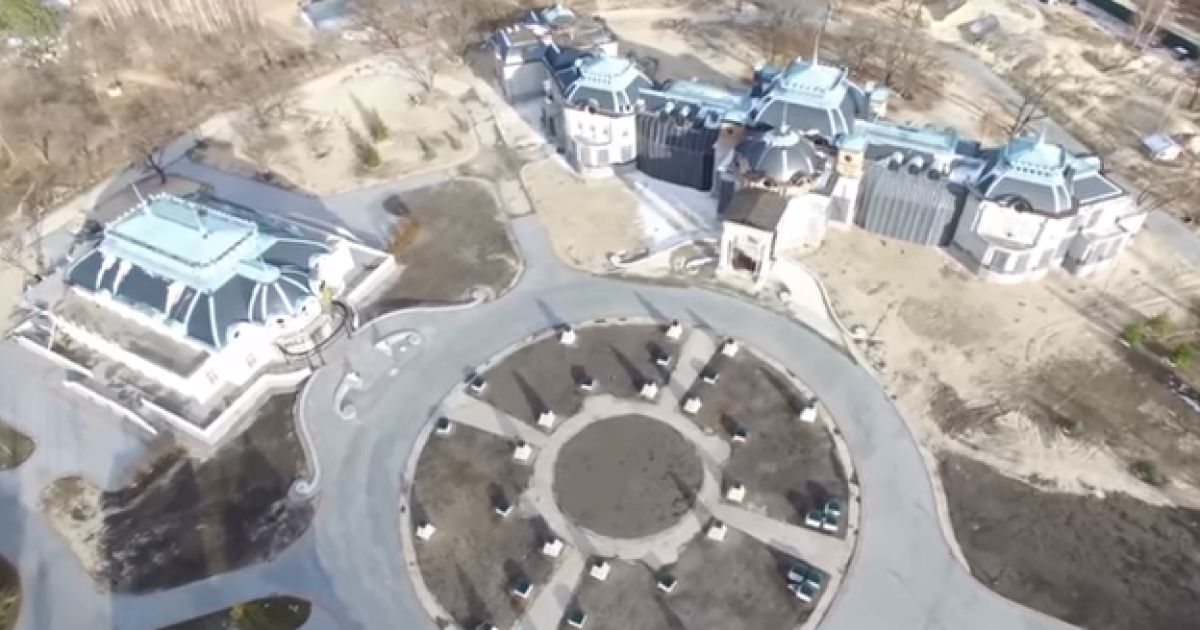 В Сети появилось новое видео роскошного дворца соратника Януковича Юры Енакиевского
