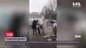 Разведенные родители делят дочь: мать и тетка силой забрали девочку из школьного двора