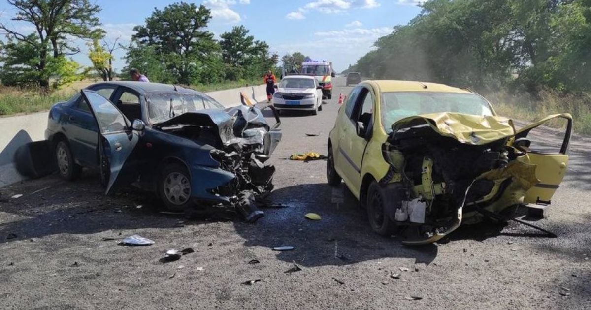 ДТП в Николаевской области: водители машин и одна из пассажирок погибли на месте (фото)
