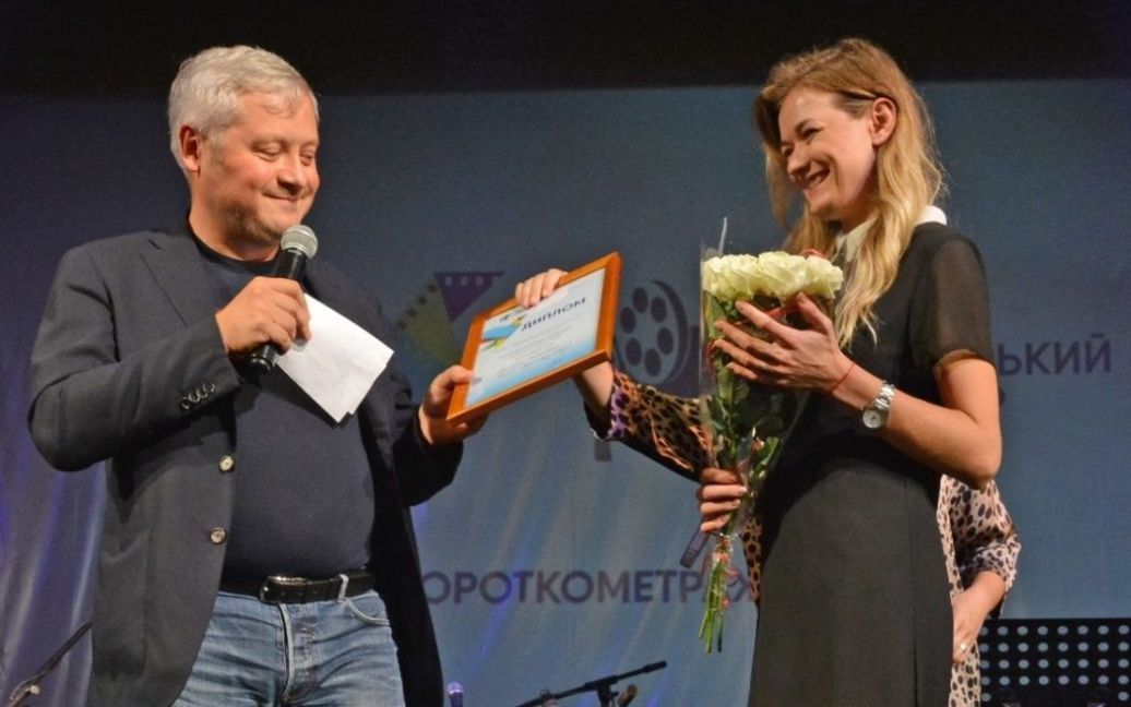 Игорь Янковский вручает дипломы победителям / © 