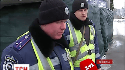 На в'їзді до столиці по Одеській і Харківській трасах укріпили блокпости