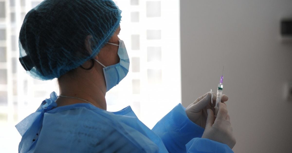 У Чернівцях лікарка після вакцинації захворіла на COVID-19: в ОДА пояснили, чому