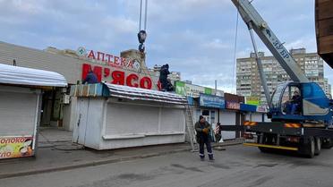 У Києві попри спротив на Троєщині демонтували МАФи