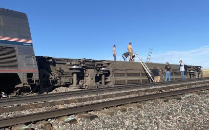Троє загиблих і 50 постраждалих: у Мережі показали фото смертельної аварії з пасажирським потягом у США