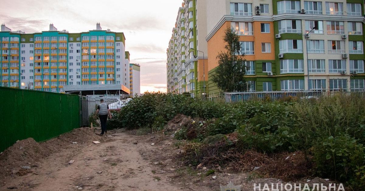 Под Киевом девушка подорвалась на гранате, когда хотела ее закопать