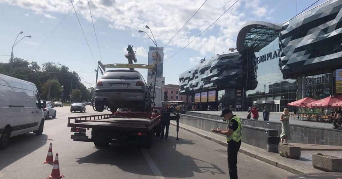Жители Киева жалуются на эвакуацию авто во время тревог
