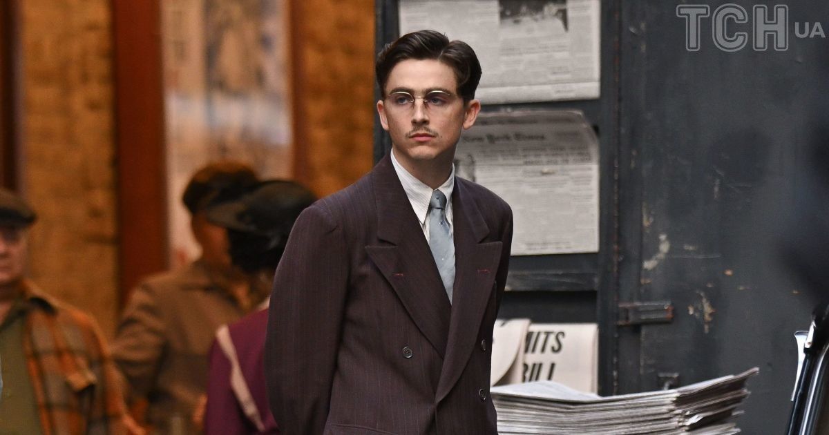 Тимоти Шаламе на сьемках фильма "Марти Суприм"