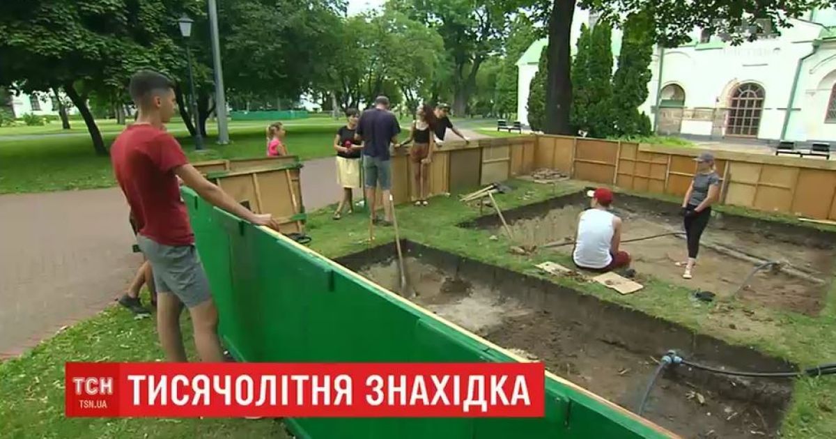 На территории Софии Киевской во время ремонта случайно обнаружили тысячелетние ворота