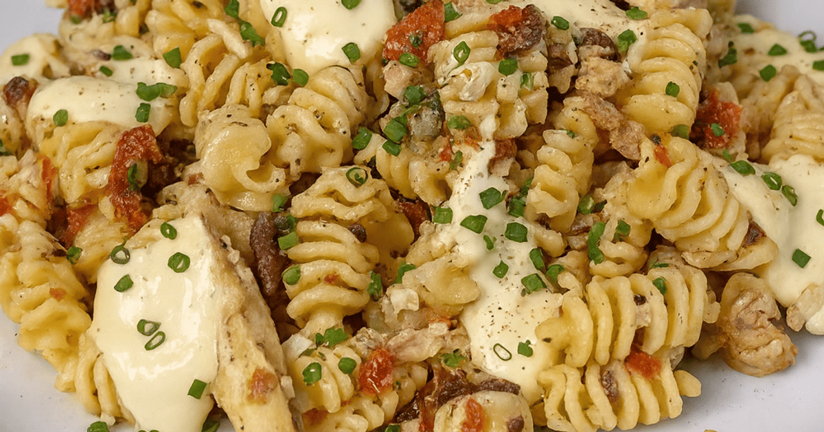 Салат із макаронами та куркою instagram.comericlahuerta