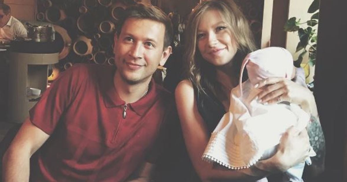 Схудла дружина Ступки показала фото з крихітною донечкою на руках