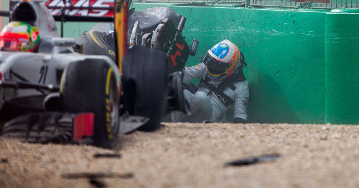 В Австралии Гран-при "Формулы-1" приостановили из-за серьезной аварии