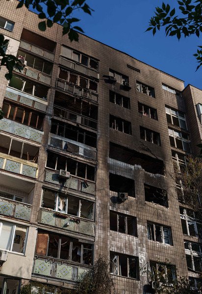 Будинок у Києві після російської атаки 15 червня