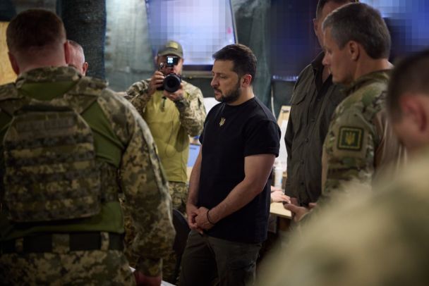 Володимир Зеленський з військовими на Донеччині / © 