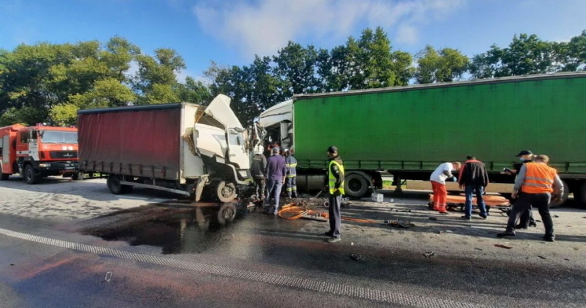 В Житомирской области две аварии с фурами случились на расстоянии в 10 км