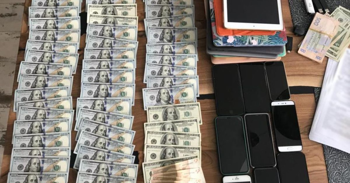 50 млн грн, 830 кг срібла та нерухомість: у Києві арештували майно в криптовалютних шахраїв (фото)