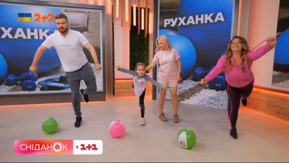 Руханка, що відірве дитину від ґаджета: зі скакалкою та м'ячем