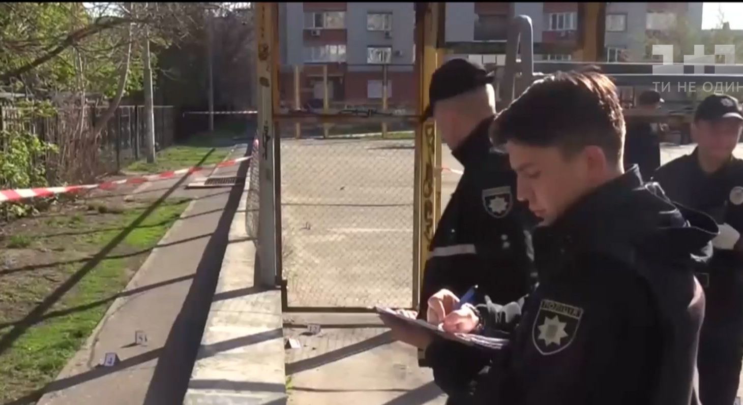 На спортивной площадке в спальном районе Киева сдетонировало неизвестное устройство