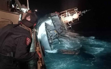 Корабель ВМС Таїланду затонув під час шторму: понад 30 моряків зникли безвісти