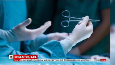 Назад до натуральності: знаменитості масово зменшують груди і губи