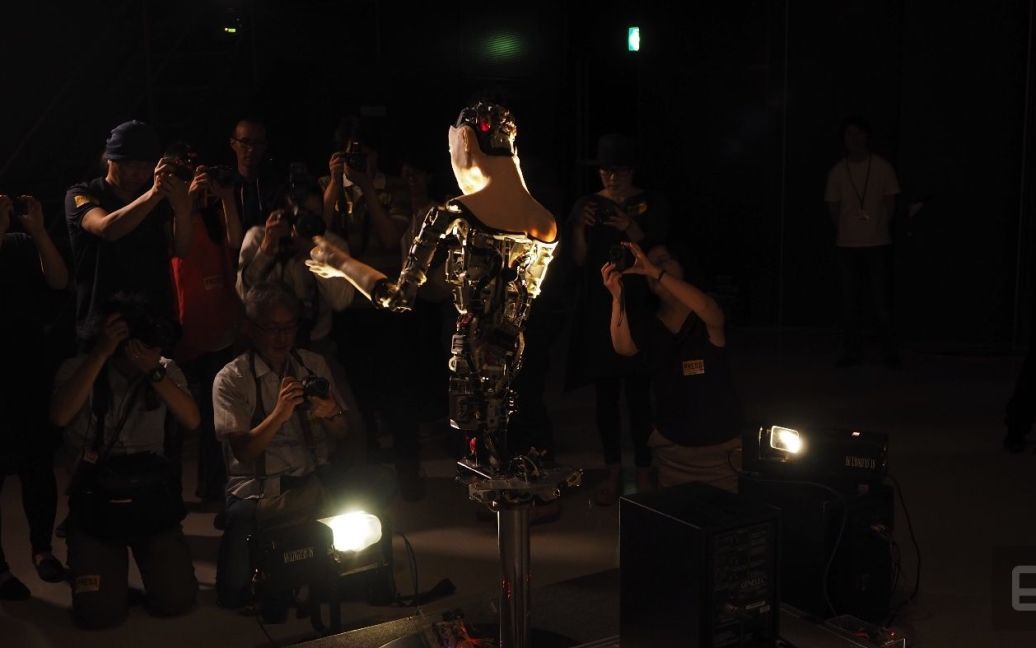 Заплющує очі та роззявляє рота: японці створили робота з людською моторикою / © engadget