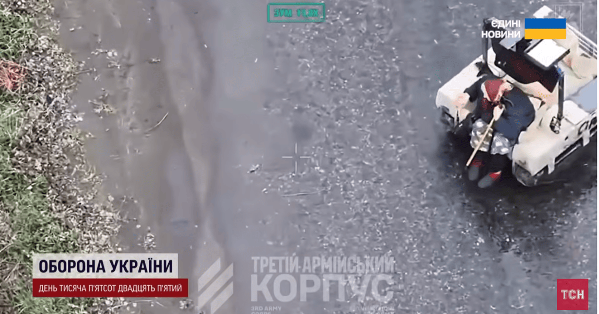 НРК евакуює літню жінку