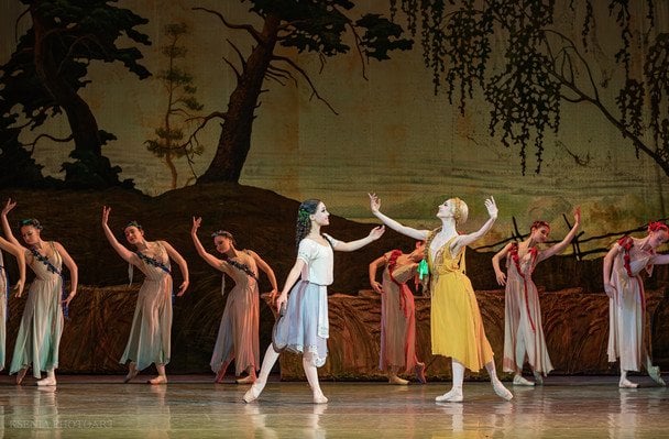 Анна Салімовська та Євгенія Мубінова