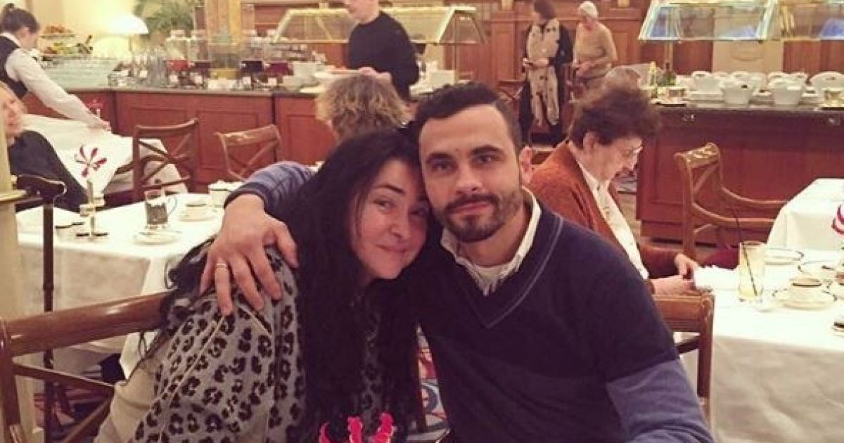 Стурбована Лоліта найняла чоловікові психолога для порятунку із секти