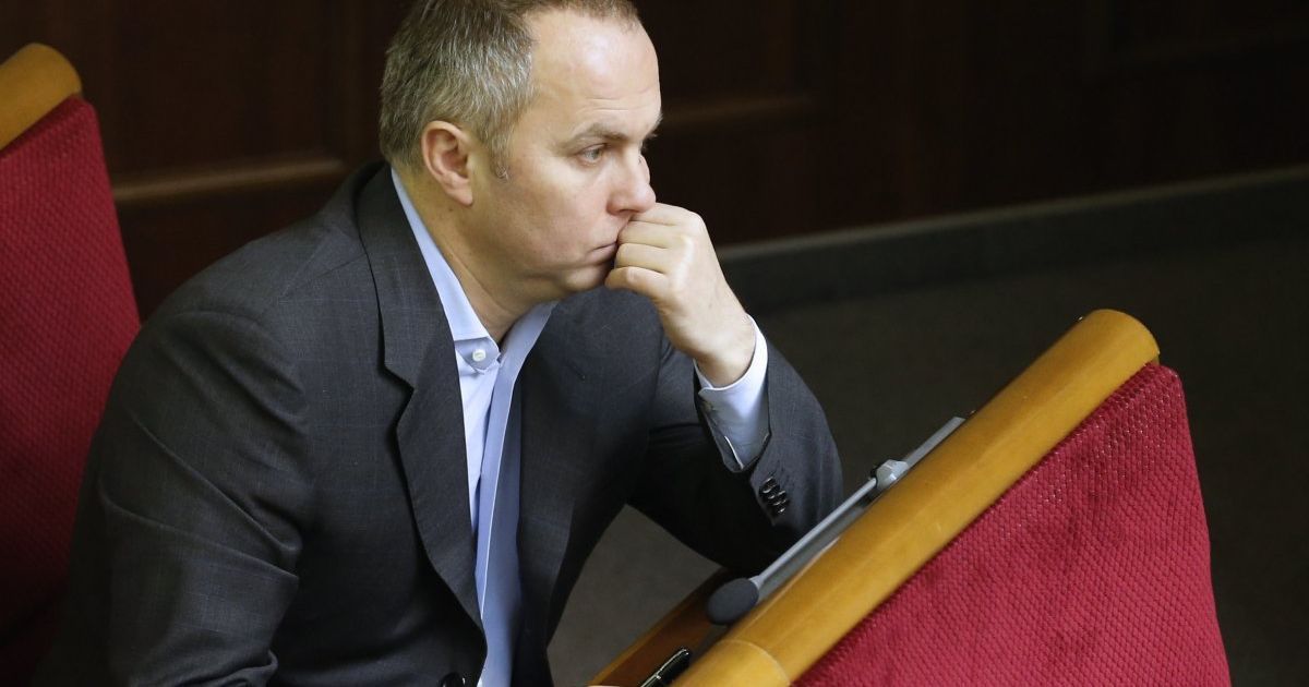 У Києві екс-регіонала Шуфрича намагались облити водою під вигуки "Ганьба!"