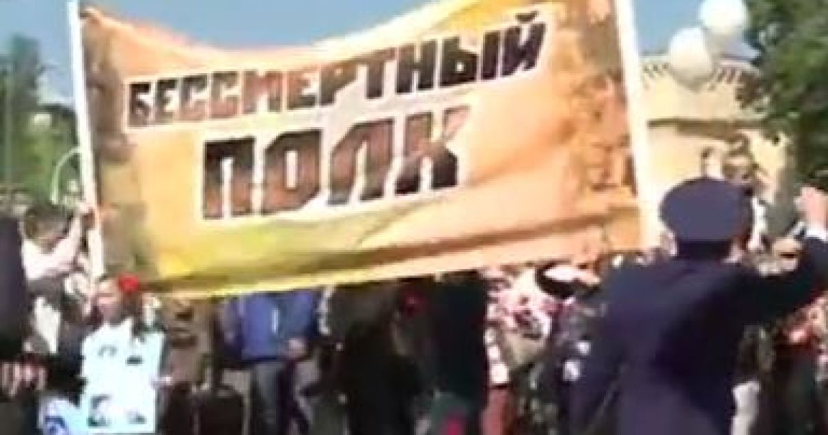 На акції до Дня перемоги у Києві через георгіївську стрічку побилися хлопець із жінкою