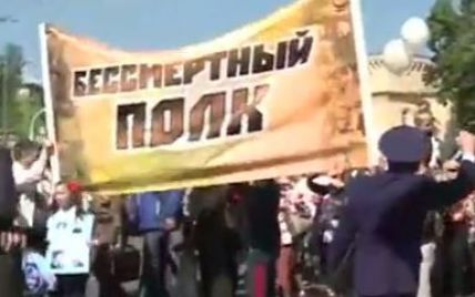 На акції до Дня перемоги у Києві через георгіївську стрічку побилися хлопець із жінкою
