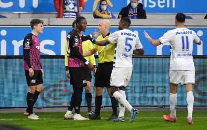 В Германии впервые в истории досрочно прекратили футбольный матч из-за расизма