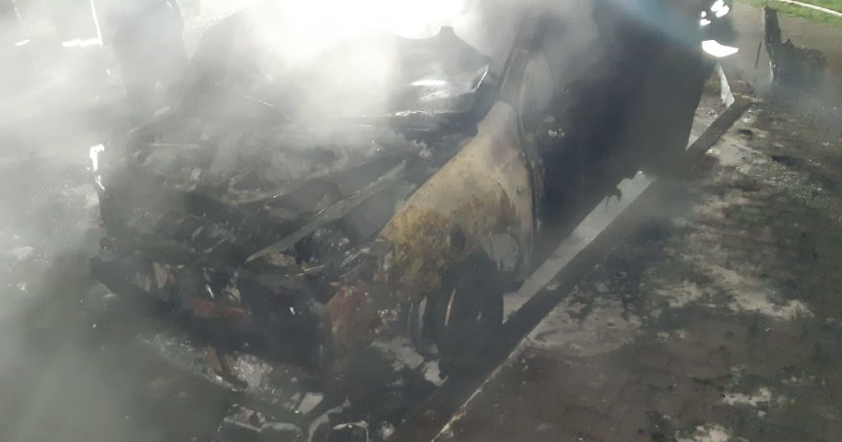 Підпал авто в Івано-Франківську: стало відомо, хто власник знищеної машини