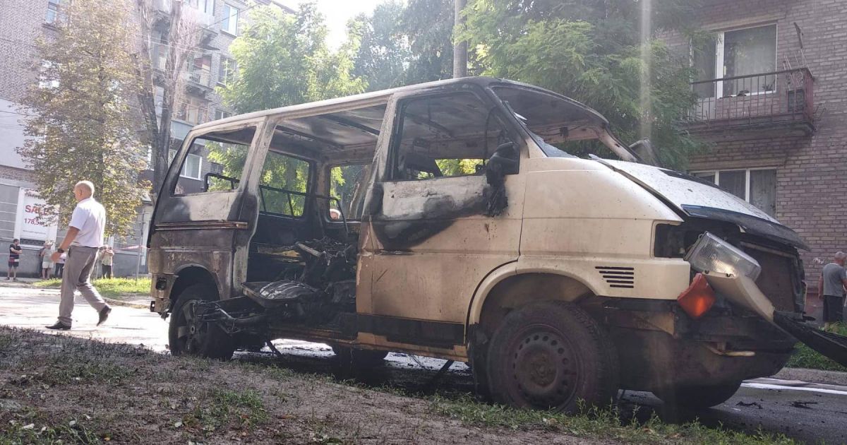 На Днепропетровщине подорвался микроавтобус с местным депутатом