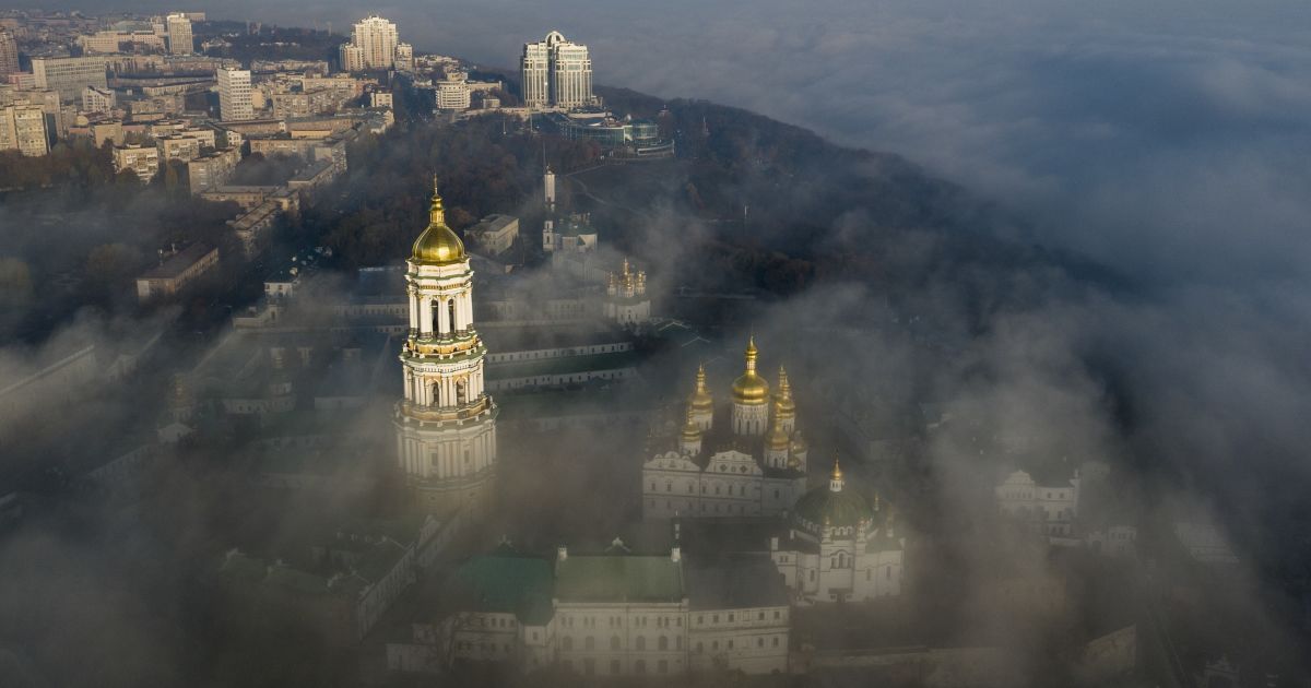 Киев снова накрыл едкий смог: что произошло и как обезопаситься (фото)
