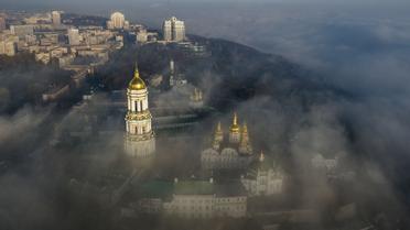 Київ знову накрив їдкий смог: що сталося і як убезпечитися (фото)