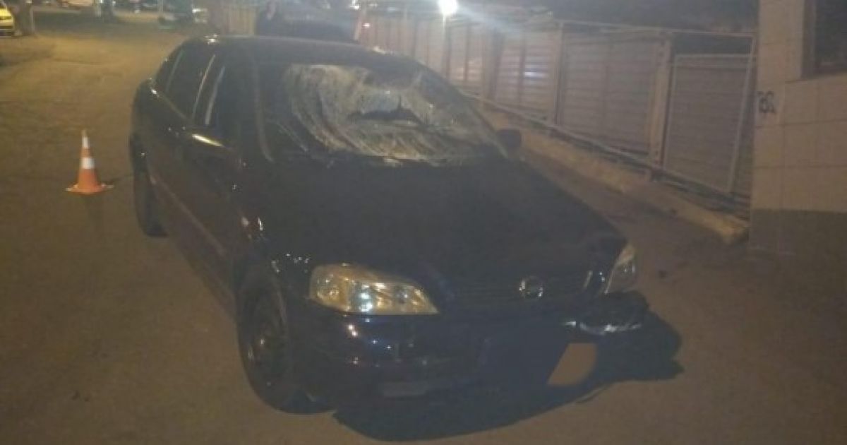Во Львове и Одессе машины на обочине наехали на людей